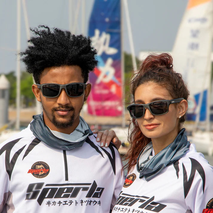 Couple-Wearing-Modern-Floating-Sunglasses-Black-JF129